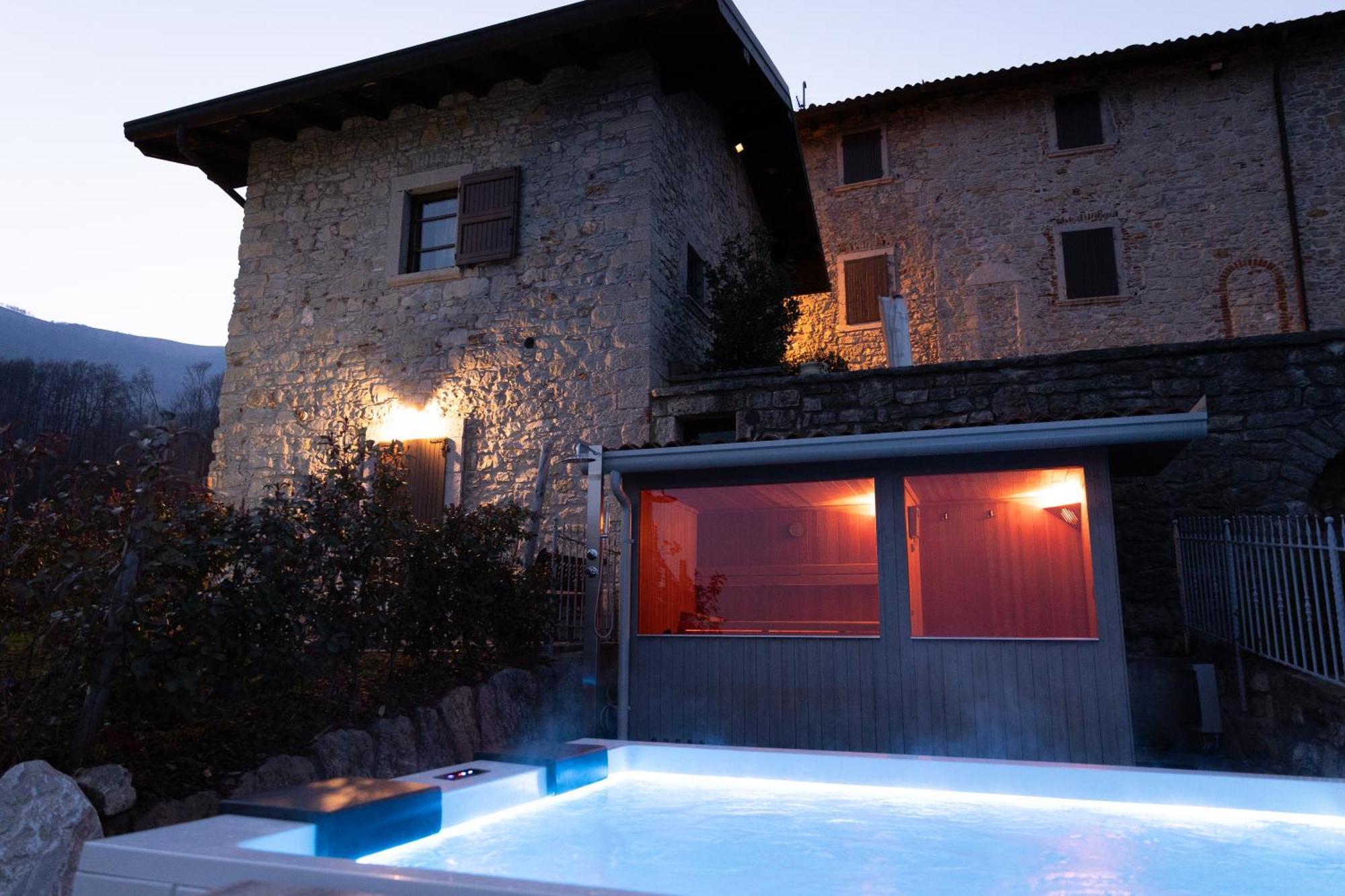 Ca' Baetti L'Antico Borgo Bed & Breakfast Roncola Exterior photo