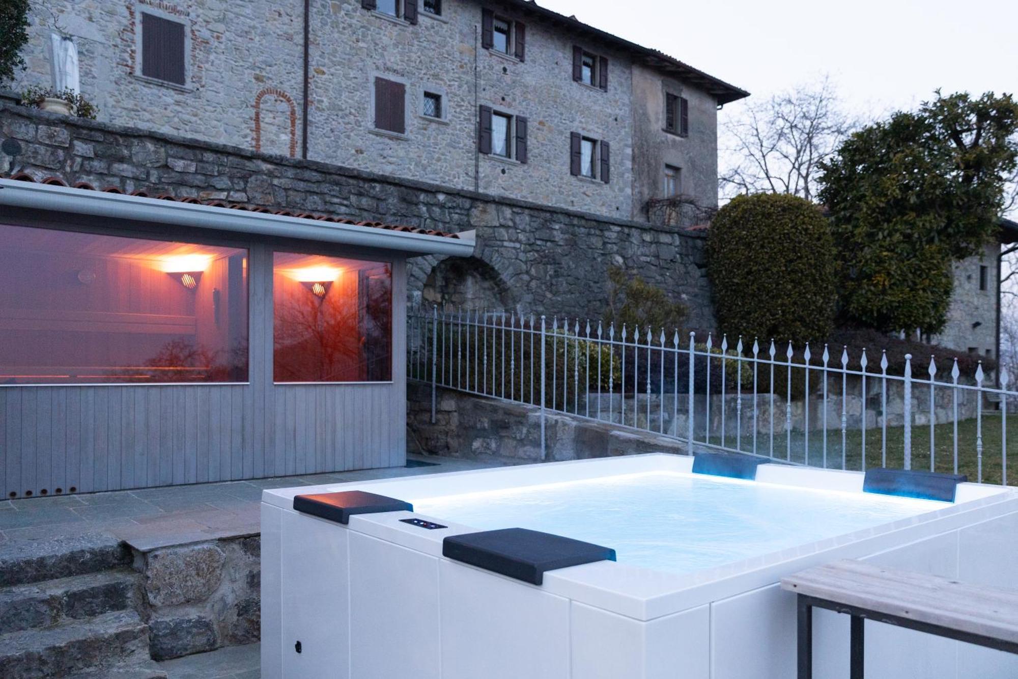 Ca' Baetti L'Antico Borgo Bed & Breakfast Roncola Exterior photo