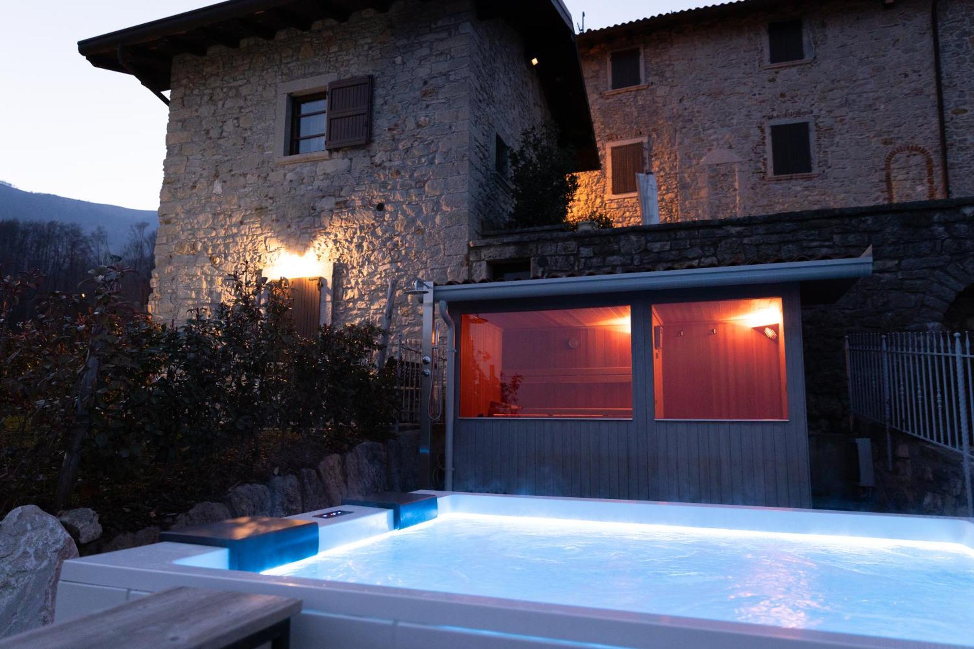 Ca' Baetti L'Antico Borgo Bed & Breakfast Roncola Exterior photo