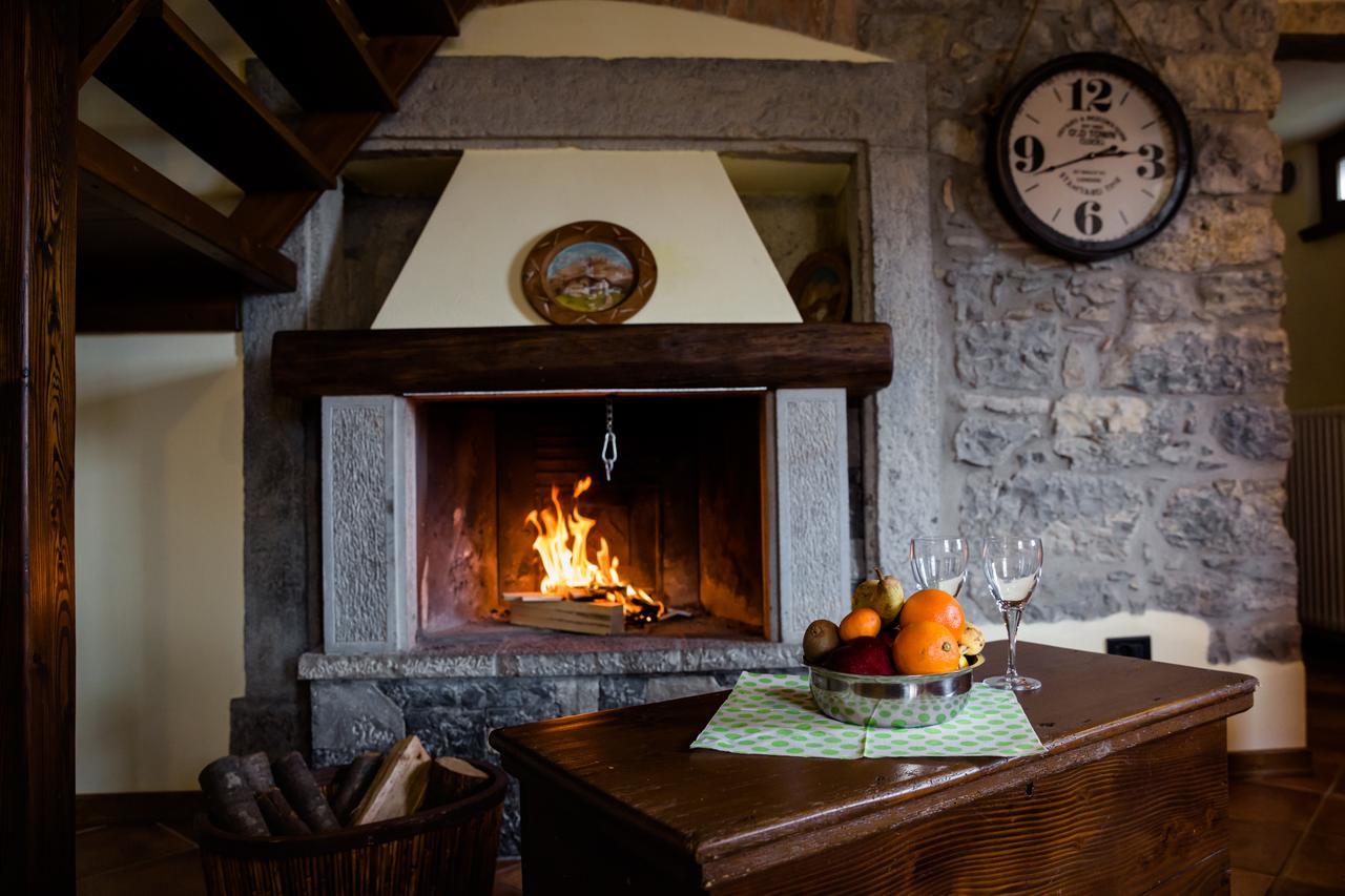 Ca' Baetti L'Antico Borgo Bed & Breakfast Roncola Exterior photo