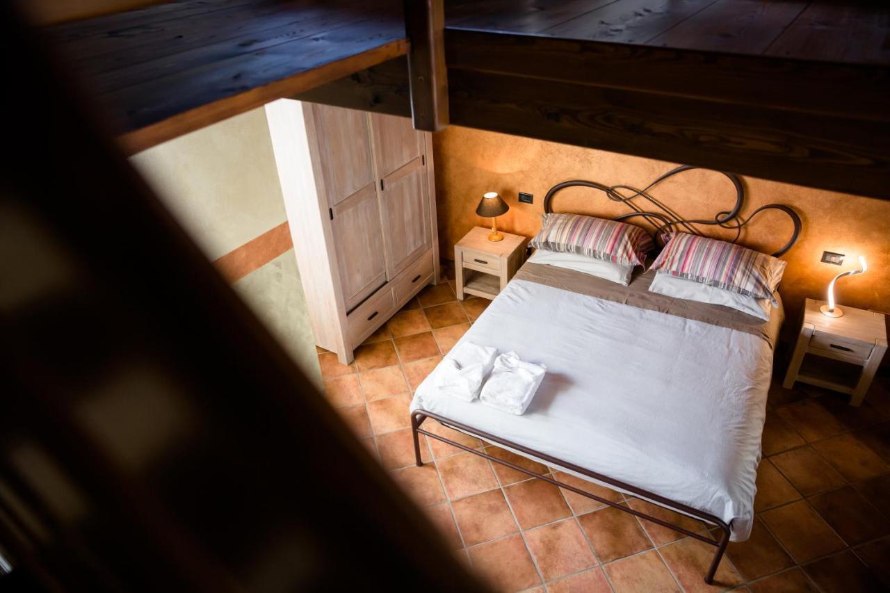 Ca' Baetti L'Antico Borgo Bed & Breakfast Roncola Exterior photo
